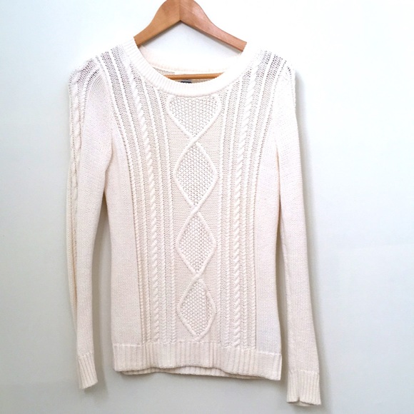 Old Navy Sweaters - Old Navy Crew Neck Cable Knit Sweater S